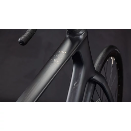 Cube Attain C:62 Race blackline