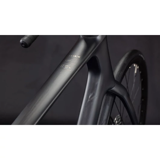 Cube Attain C:62 Race blackline